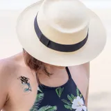 faux tatouage dauphin