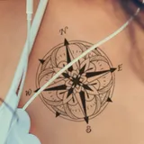 Faux tatouage femme boussoles