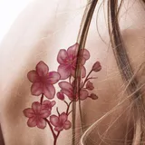 Faux tatouage femme fleurs de cerisier rose
