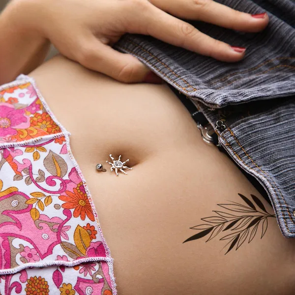 Faux tatouage femme rameaux d'olivier