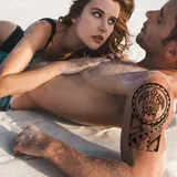 Faux tatouage homme torture maori
