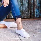faux tatouage minimaliste