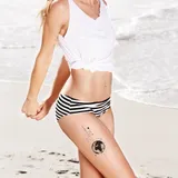 faux tatouage lignes et planètes