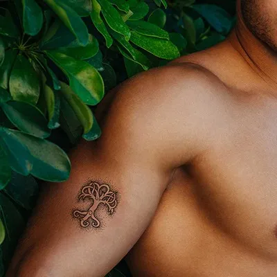 Tatouage arbre de vie courage