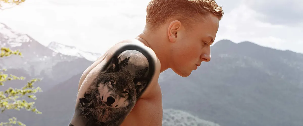 tatouage loup bras