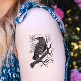tatouage éphémère corbeau sur branche