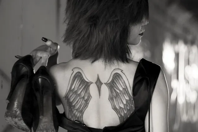 tatouage femme ailes d'anges dos