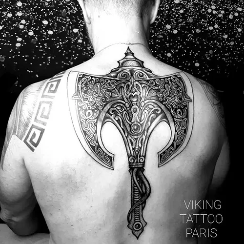 Tatouage hache viking