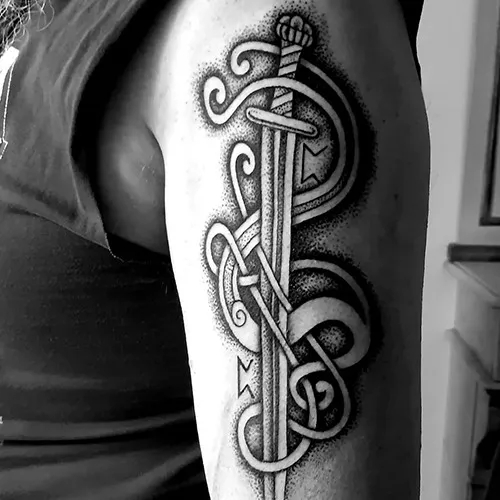 Tatouage lance d'Odin Viking