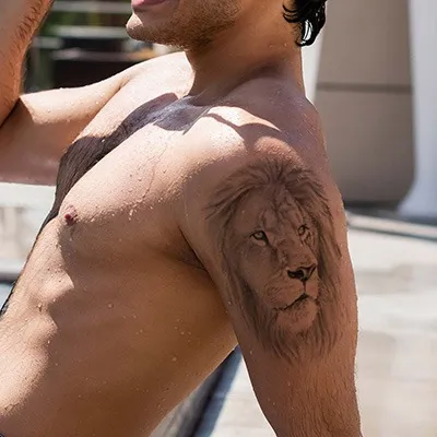 tatouage liberté lion