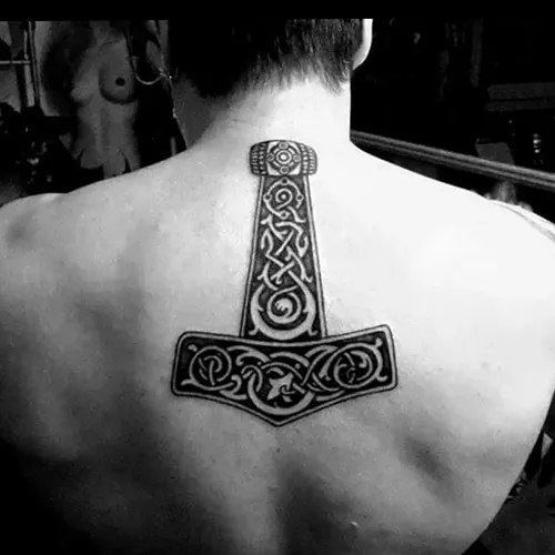 Tatouage Marteau de Thor Viking