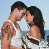 tatouage pieuvre homme maori bras