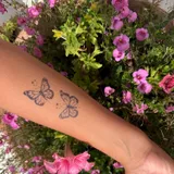 Tatouage semi permanent éphémère petit papillon et coeur