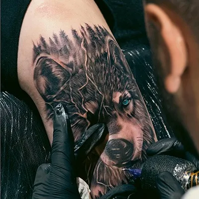 tatouage loup solitaire