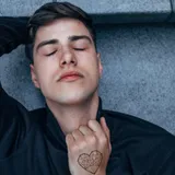Tatouage temporaire coeur géométrique