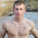 Tatouage temporaire homme hache viking