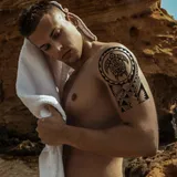 Tatouage temporaire homme torture maori