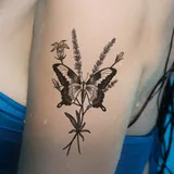 Tatouage temporaire papillon lavandes et fleurs