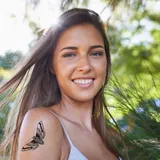 Tatouage temporaire papillon traditionnel