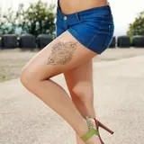 Tatouage éphémère Fleur et arabesques #1