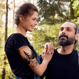 Tatouage temporaire tête de mort et forêt