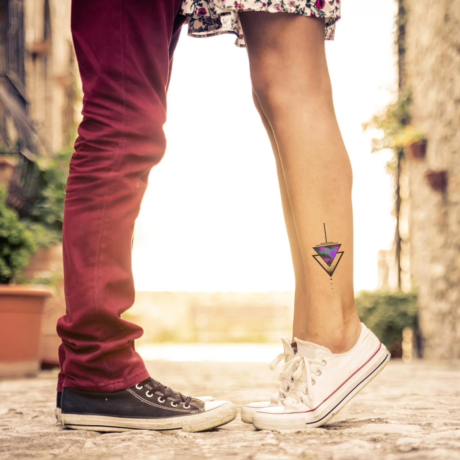 Tatouage Tatouage Triangle espace - Lot de 3 tatouages éphémères porté par un client