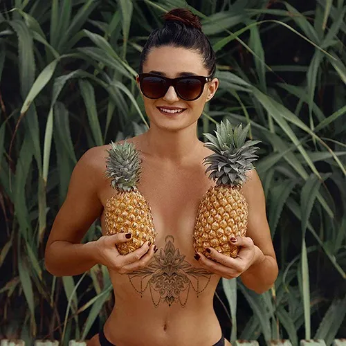 tatouage underboob femme