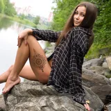 Tattoo éphémère femme grand mandala géométrie