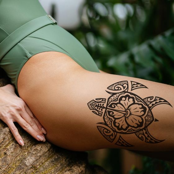 Tatouage éphémère femme tortue maori