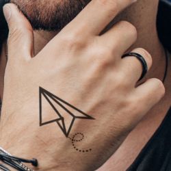 tatouage éphémère avion