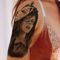 Tatouage éphémère femme et masque