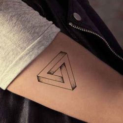 Tatouage temporaire triangle 3D