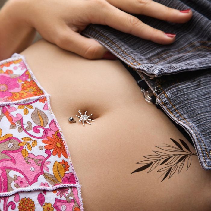 Faux tatouage femme rameaux d'olivier