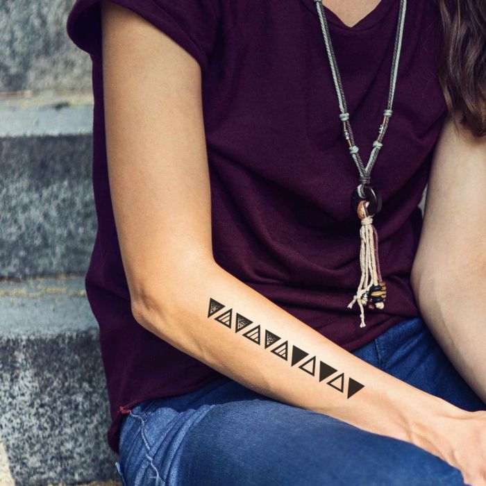 tatouage éphémère triangles