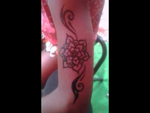 Tatouage &agrave; l'encre australienne