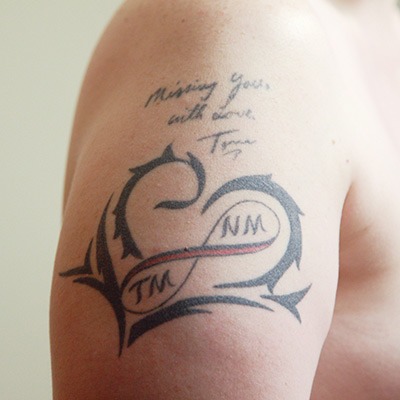 tatouage famille initiales