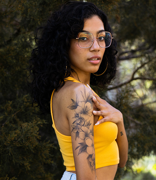 tatouage femme bras fleurs