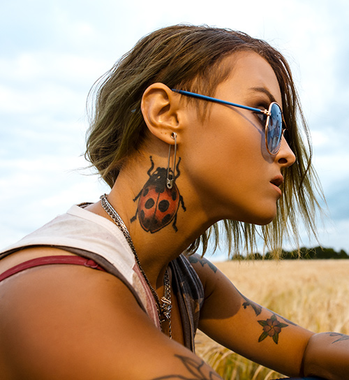 tatouage femme coccinelle