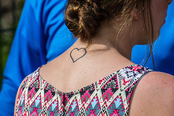 tatouage femme coeur simple