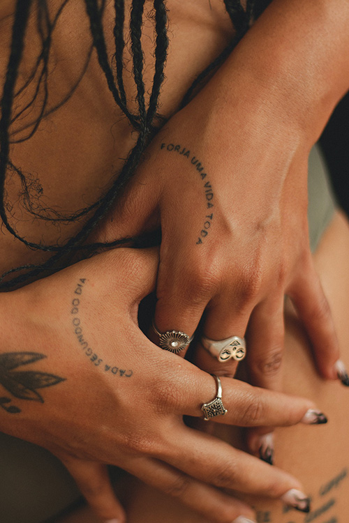tatouage femme lettering