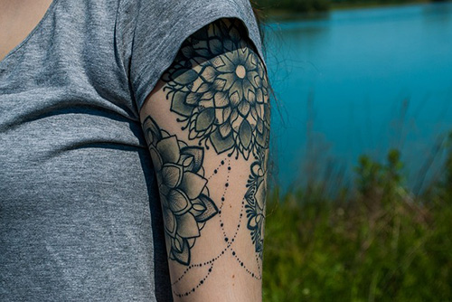 tatouage femme mandala bras