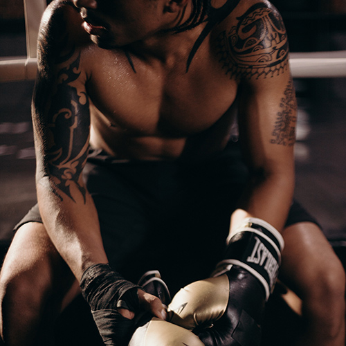 tatouage homme bras épaule