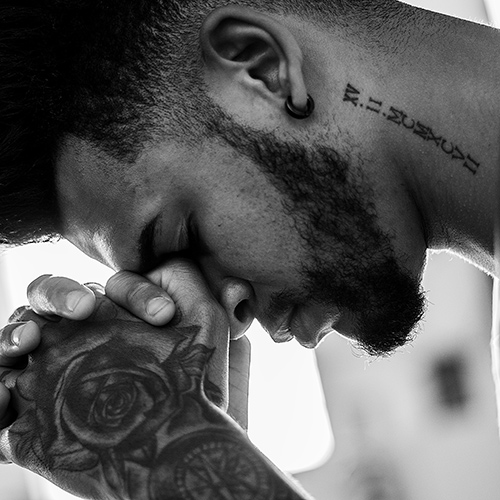 tatouage cou homme