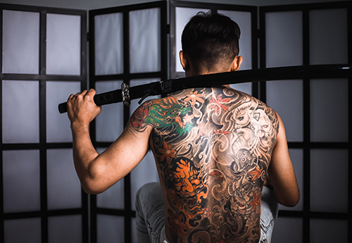tatouage dos complet homme