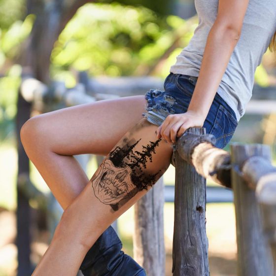 Tatouage éphémère tête de mort et forêt