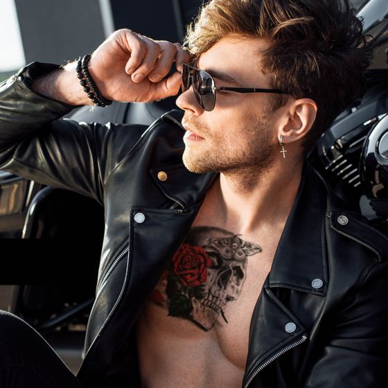 Tatouage temporaire rose de la mort