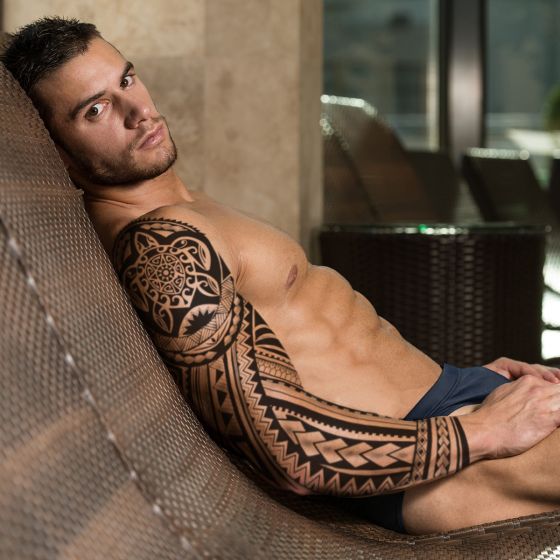 Tatouage temporaire homme sleeve manchette Tortue Maori